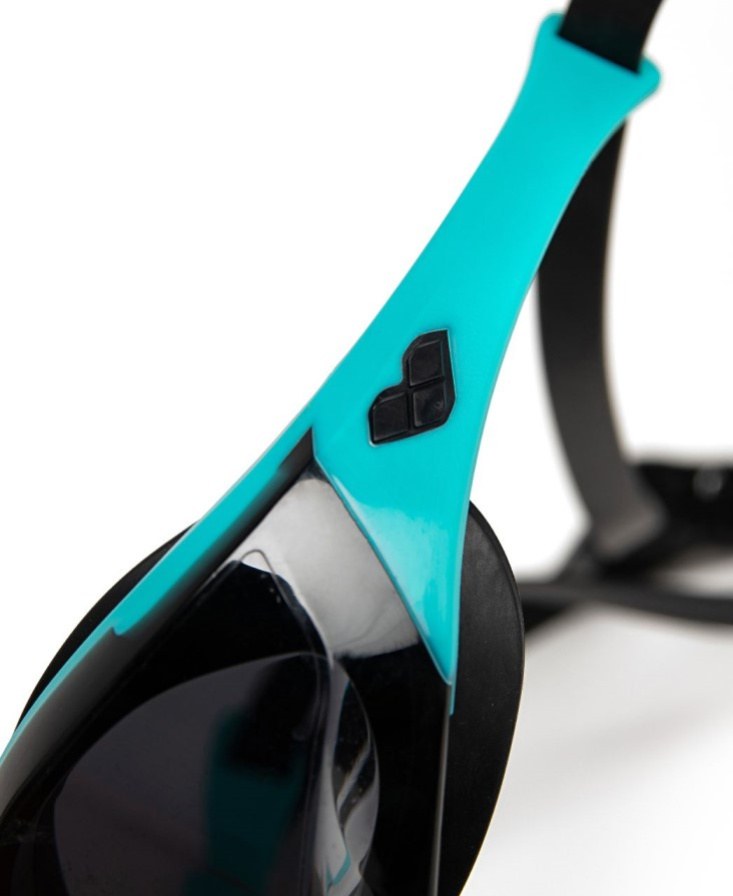 Arena Cobra Edge Swipe
